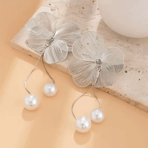 Boho Western Pearl Flower Dangle Earrings - Picture 2 of 3